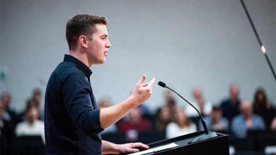 12 بهترین متن ادبی برای فن بیان (و تمرین)