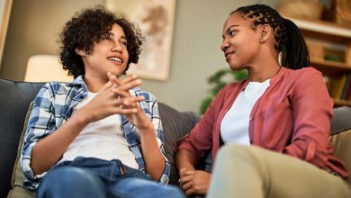 تربیت خانوادگی نحوه ارتباط والدین با نوجوانان: 7 تکنیک ارتباط با نوجوان (بهترین ها)